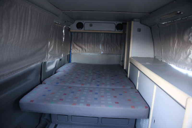 camping-car VOLKSWAGEN CALIFORNIA  intérieur / couchage principal